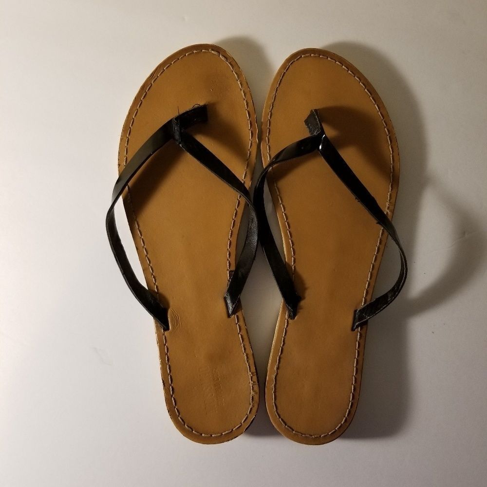 Mossimo Supply Co flip flops
